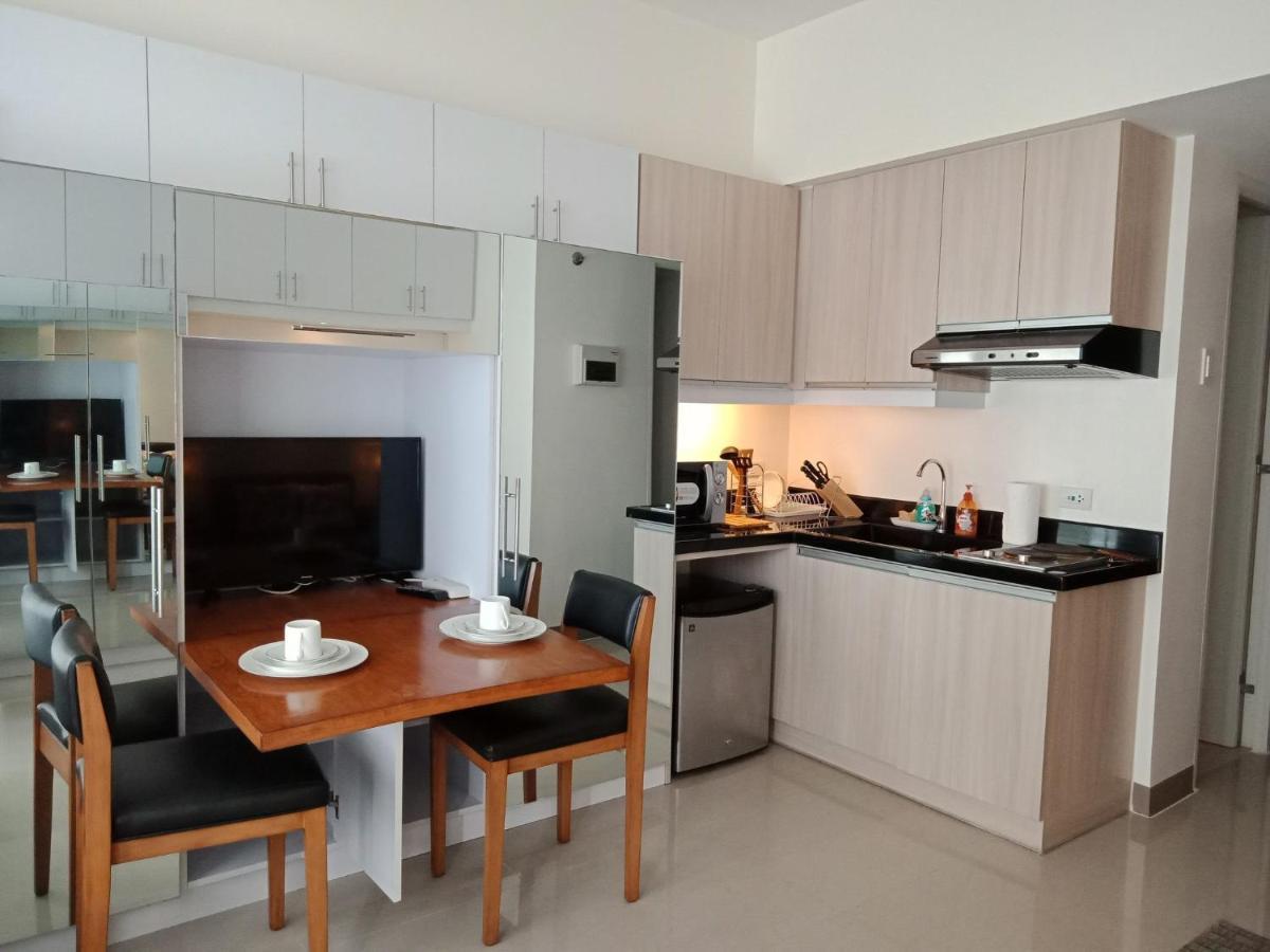 Mabolo Garden Flat A6 With Free Rooftop Pool Cebú Exterior foto