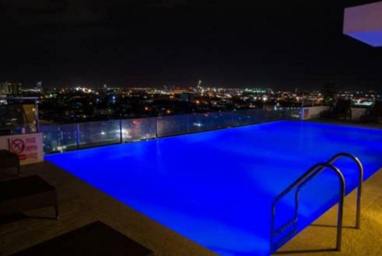 Mabolo Garden Flat A6 With Free Rooftop Pool Cebú Exterior foto