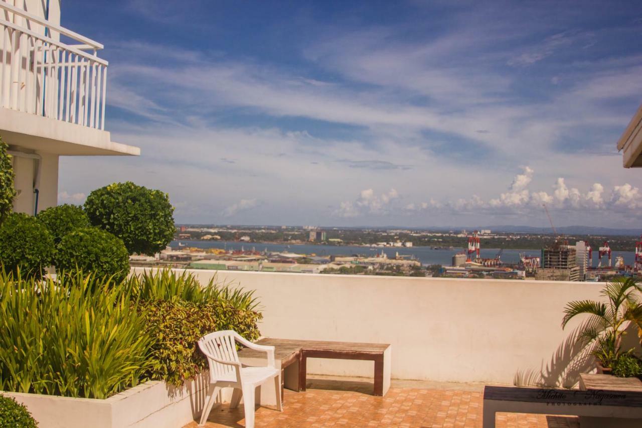Mabolo Garden Flat A6 With Free Rooftop Pool Cebú Exterior foto
